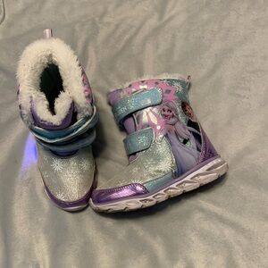 Disney frozen size 12 warm light up sneaker fur trim winter boots silver purple